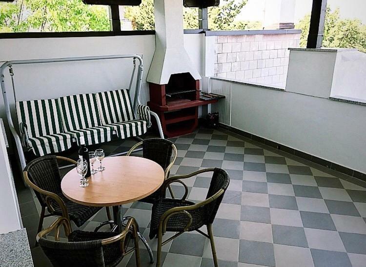 Mundial Apartments Njivice Extérieur photo